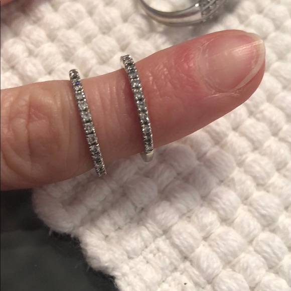 Engagement Ring with Anniversary bands. - Picture 4 of 5